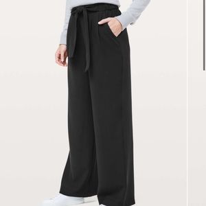 Lululemon Noir Pant- Size 6